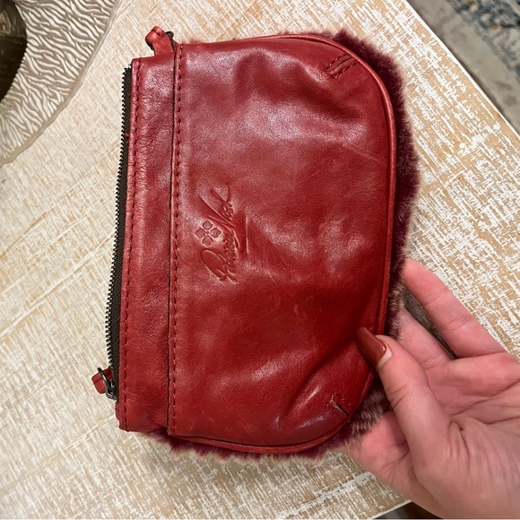 *EUC* Patricia Nash Fuzzy Wristlet - Picture 6 of 6